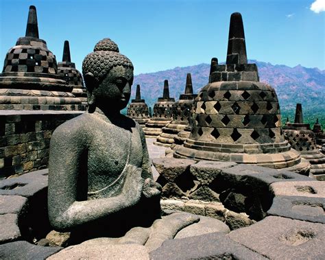 Borobudur Tempelbyggandet I 3:e Sekeln - En Religiös Triumph Och Arkitekturupptäckt Med Mystiska Rötter